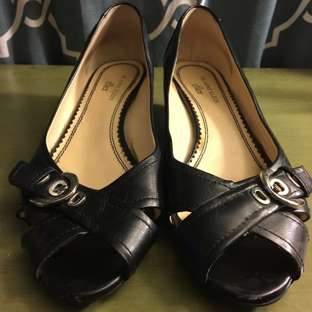 Anne Klein Iflex black low Wedge peep toe size 9M