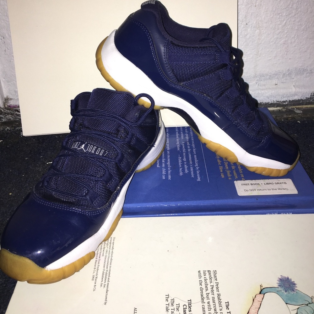Jordan 11 Navy Gum