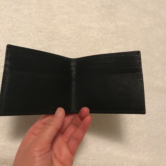 Prada saffiano leather bifold wallet - Picture 2 of 4