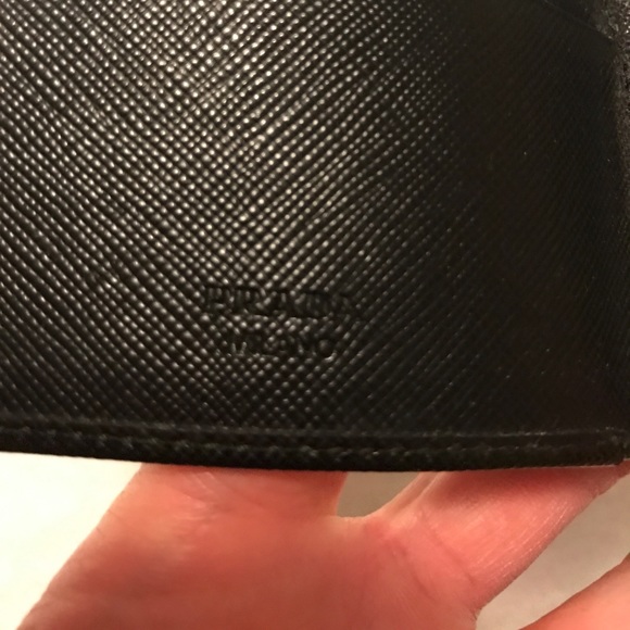 Prada saffiano leather bifold wallet - Picture 3 of 4