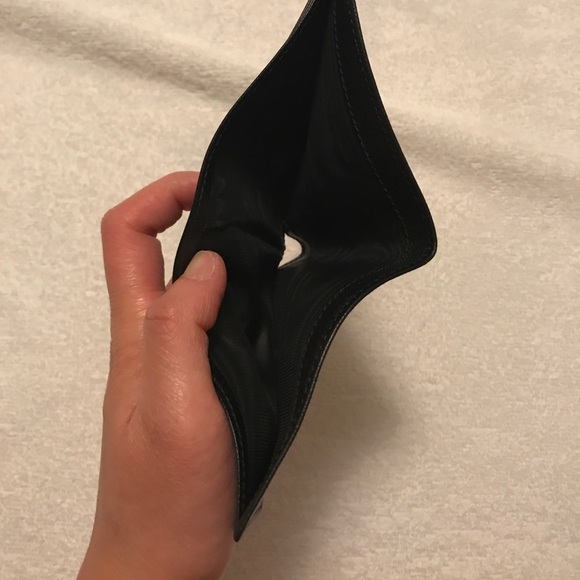 Prada saffiano leather bifold wallet - Picture 4 of 4