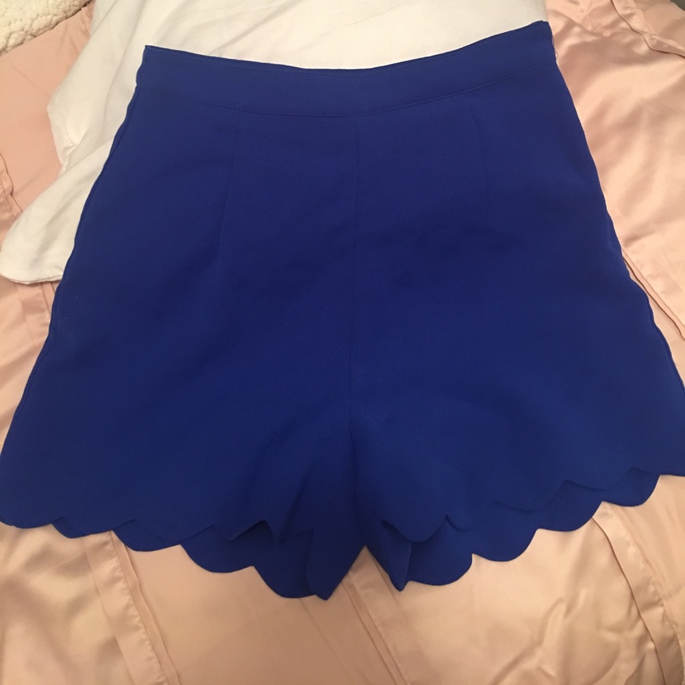 Cute blue waist shorts