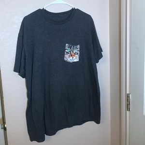 T-Shirt with a Cat pocket!