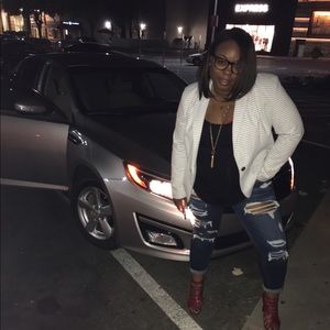 Meet your Posher, Angela