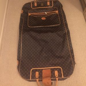 BIG LOUIS VUITTON GARMENT