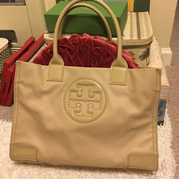 Handbags - 🦋Tory Burch Bag w/ expandable snaps🦋