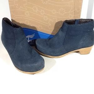 !!!ISO!!! Dansko Maria Blue Snake Print