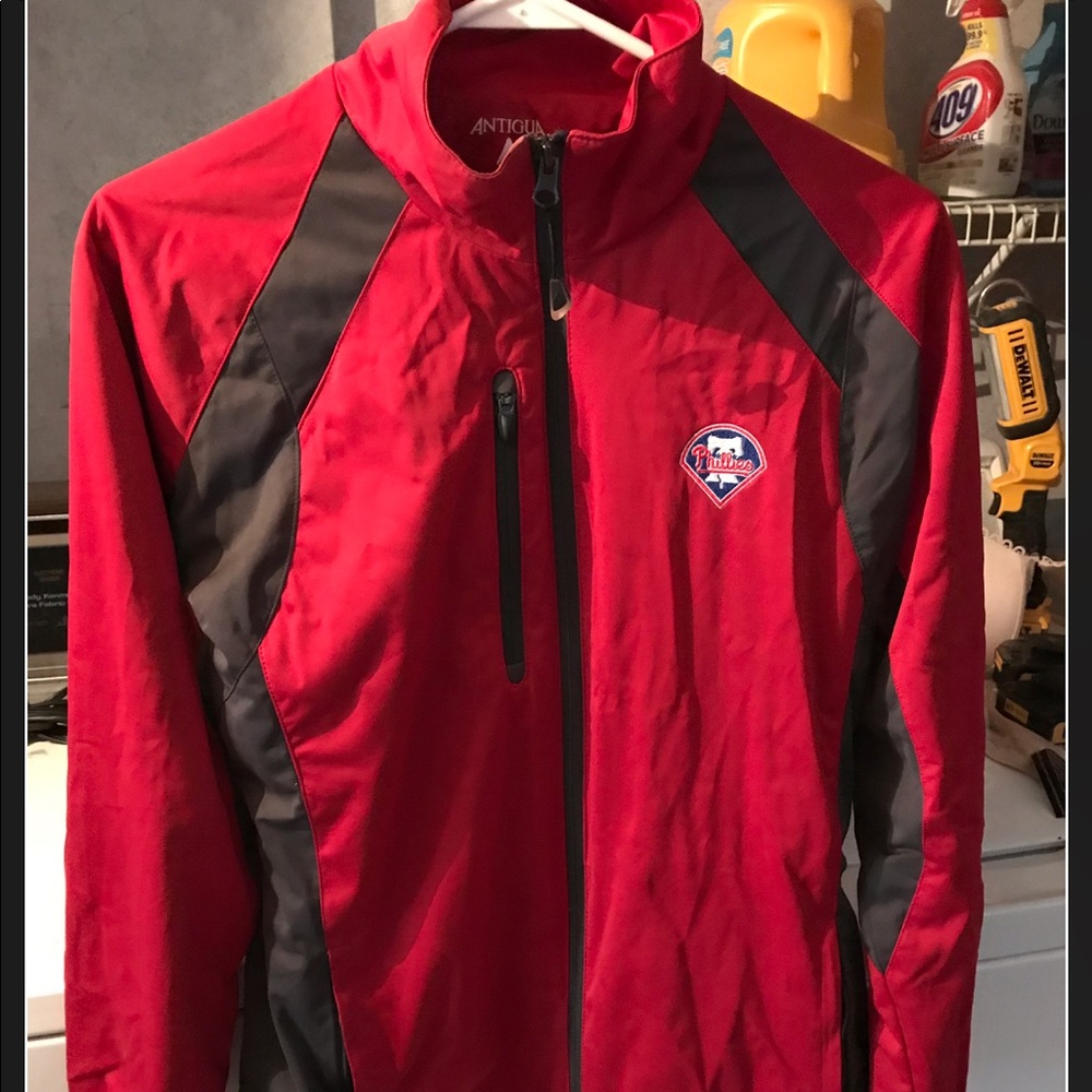 Size M Philadelphia Phillies light weight jacket