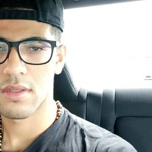 Meet your Posher, Mena