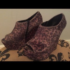 Leopard print clogs, open toe in front.