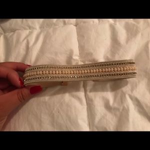 Nude choker with detail