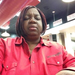 Meet your Posher, Debora