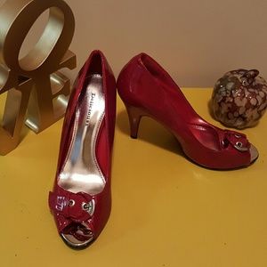 Delicious Valda Lipstick Red Pump