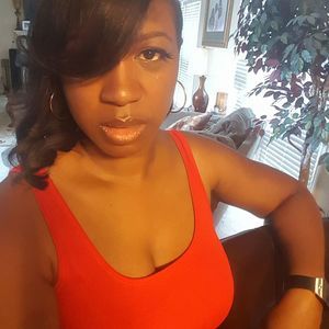 Meet your Posher, Sharenthia