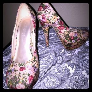 Forever21 floral heels size 6