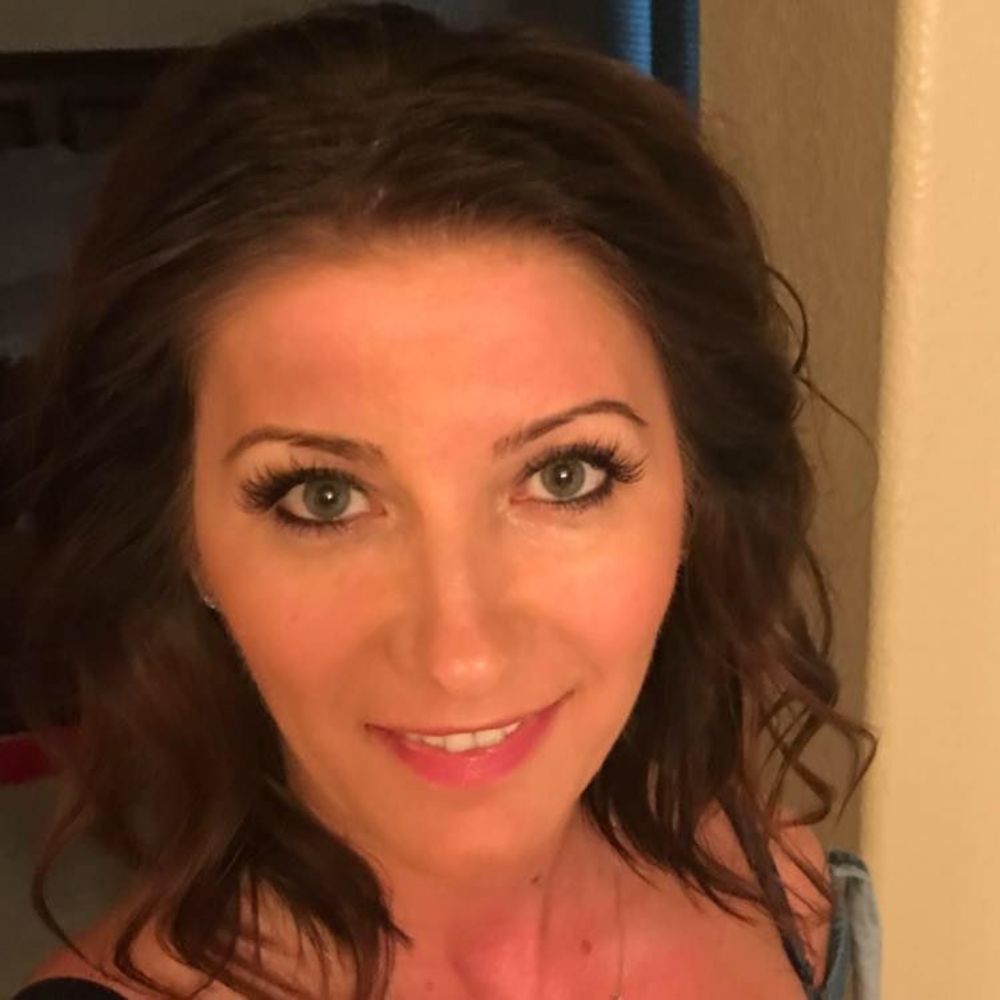 Meet your Posher, Adela