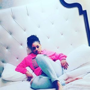 Meet your Posher, Tia