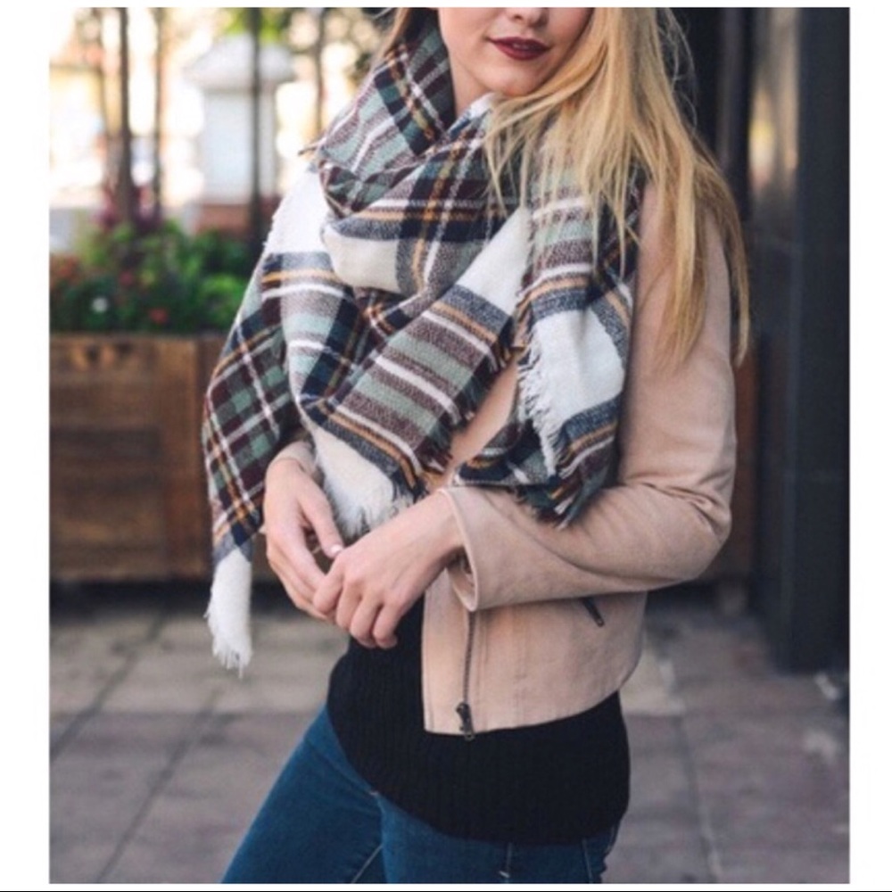 🌼🚨FLASH SALE! ONE HOUR! Plaid Blanket Scarf - Picture 3 of 3