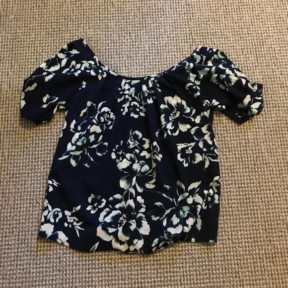 Pretty off the shoulder top - Picture 2 of 2