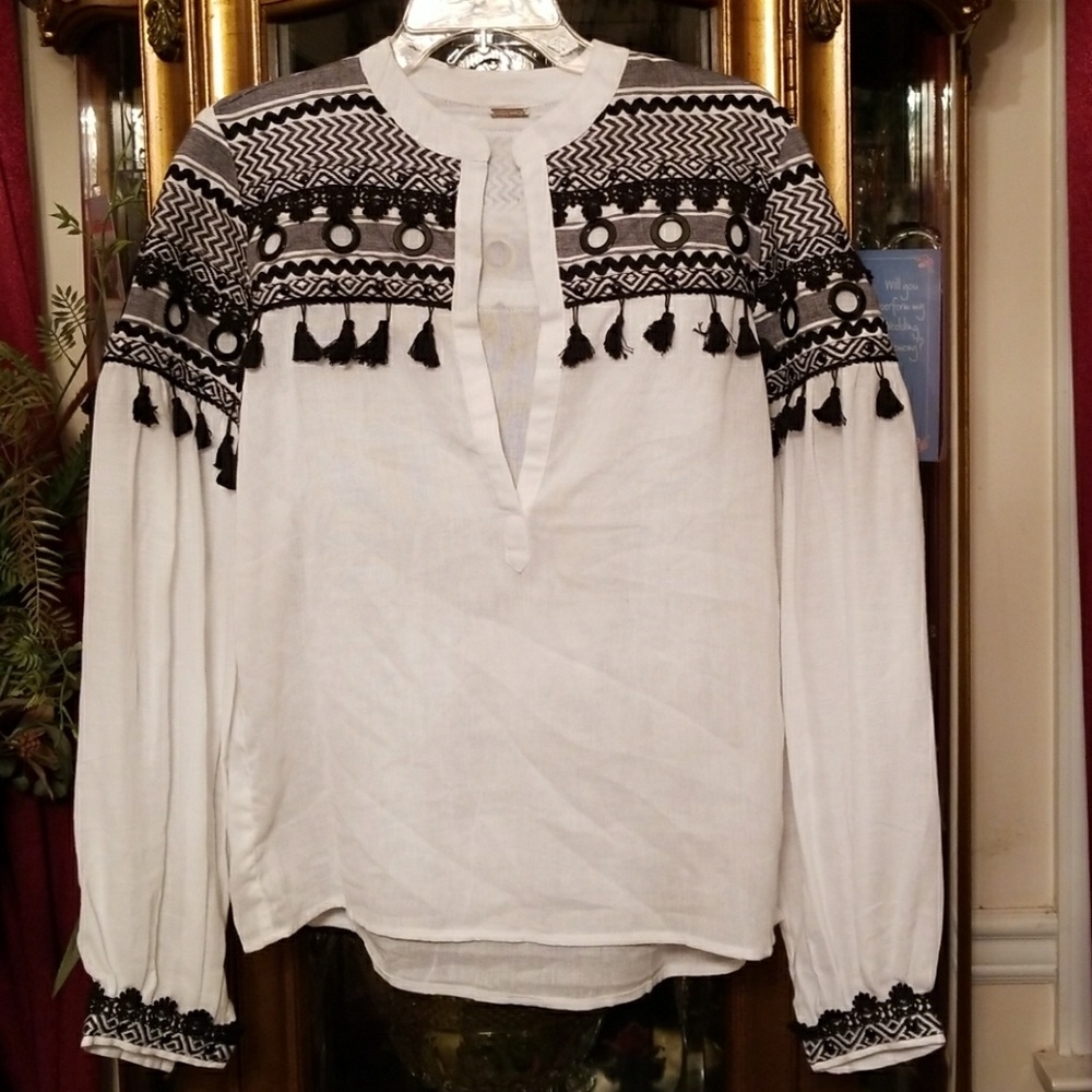 DODO BAR OR. WHITE W/BLACK ACCENTS  SUIT ONLY..