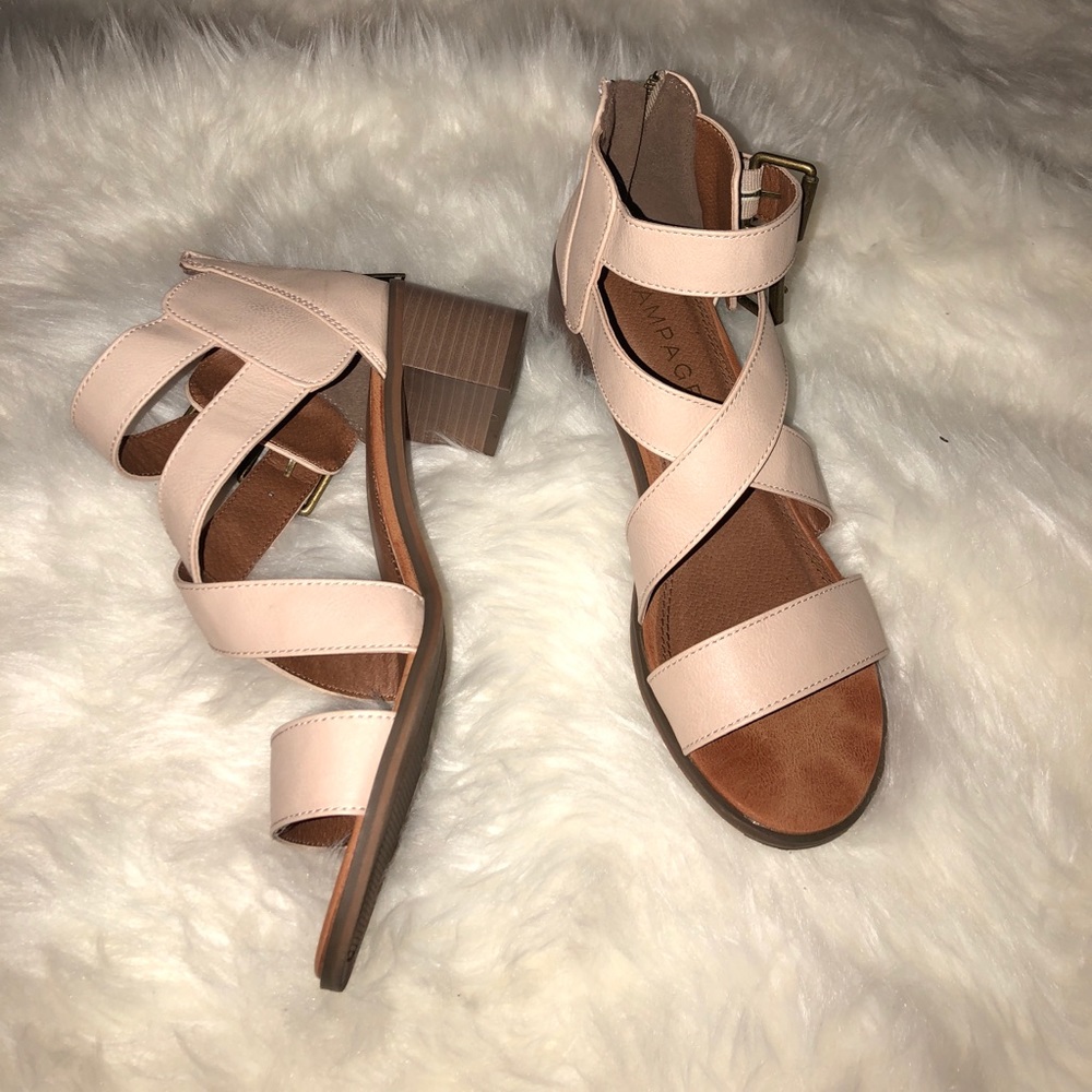 Cute nude/pink rampage heels 👠