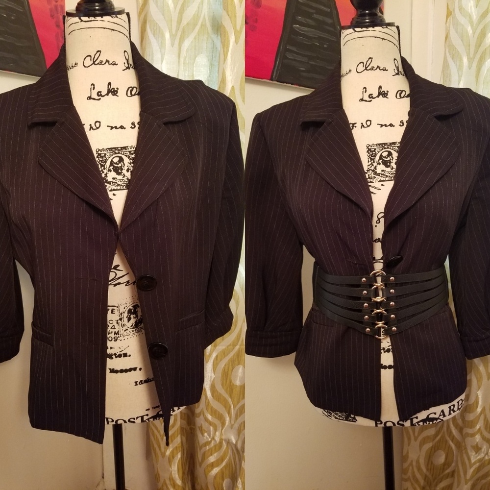 Mid sleeve pin stripe blazer