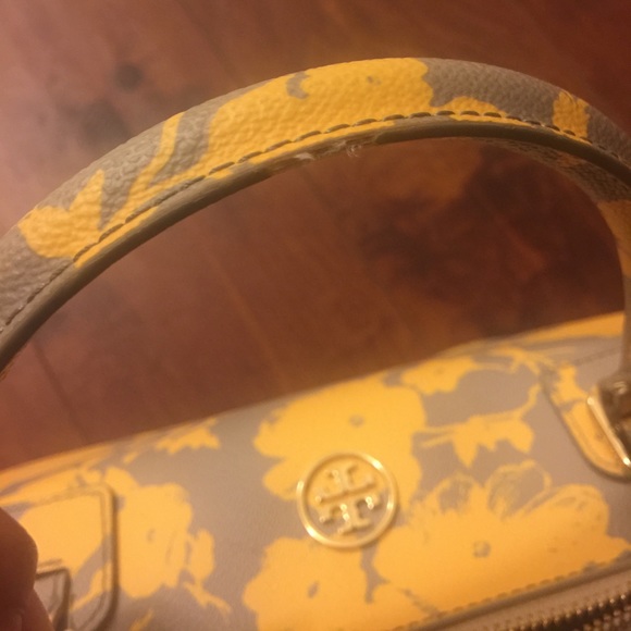 tory burch Robinson Middy Satchel Daisy - Picture 5 of 8