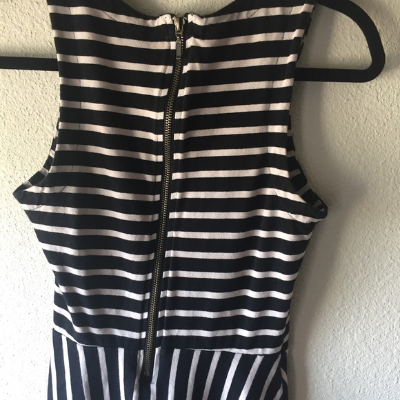 Black/cream striped Old Navy dress - Picture 3 of 3