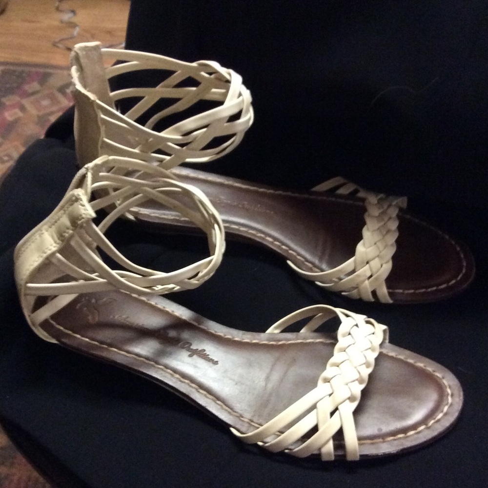 Adorable American Eagle sandals
