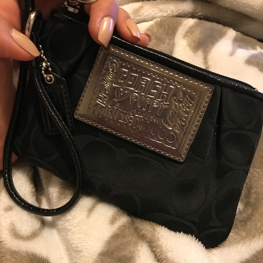 OFFERS?! 🦄Coach poppy wristlet
