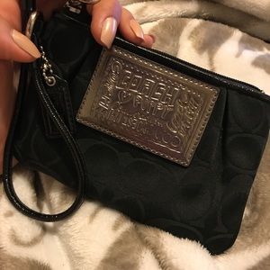 OFFERS?! 🦄Coach poppy wristlet