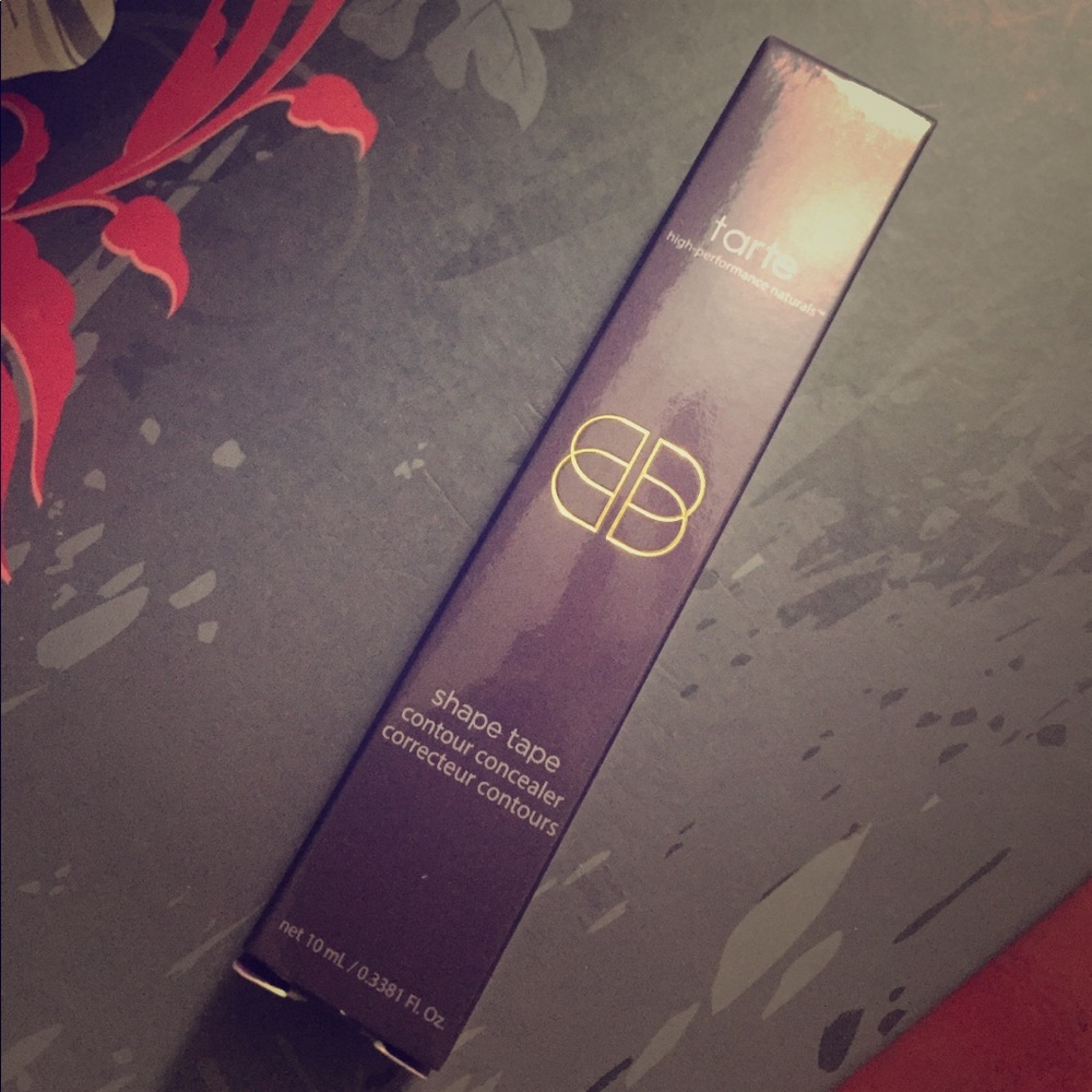 Tarte Shape Tape in Light