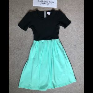 Amelia - XS - NWOT - Lularoe