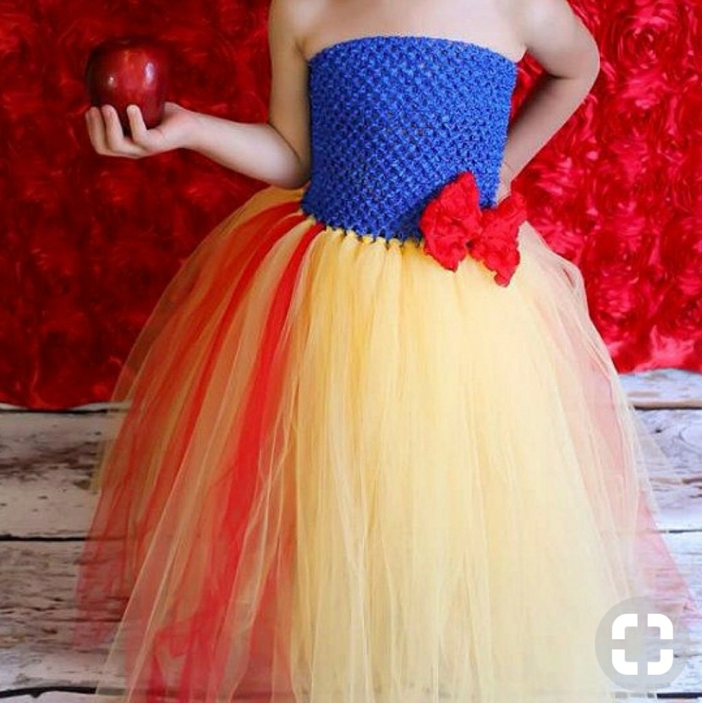 Snow white halloween costume🍎🎃