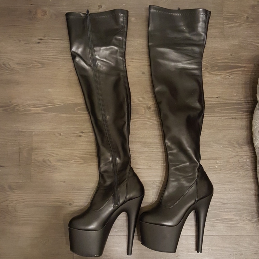 Pleaser ADORE 7" 3000