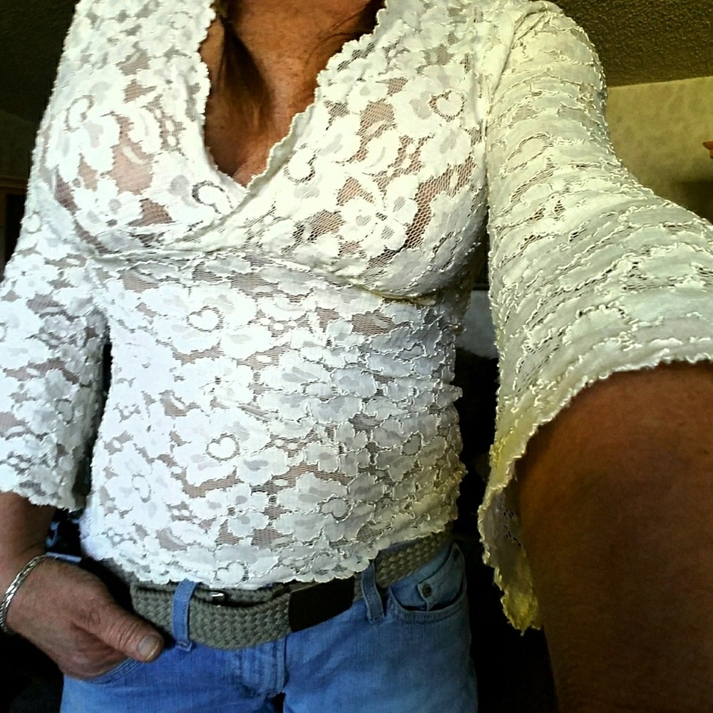 Beautiful cream lace 3/4 sleeves