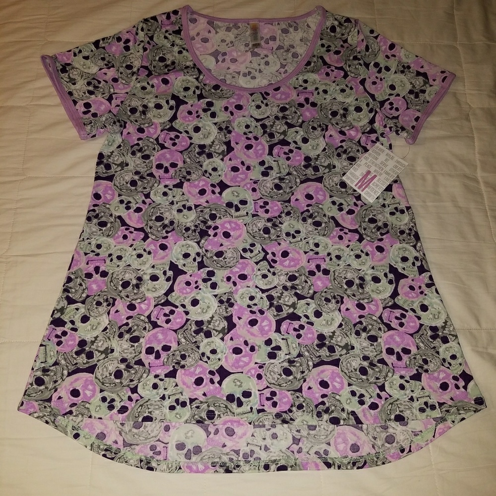 LuLaRoe Halloween M classic T with skulls