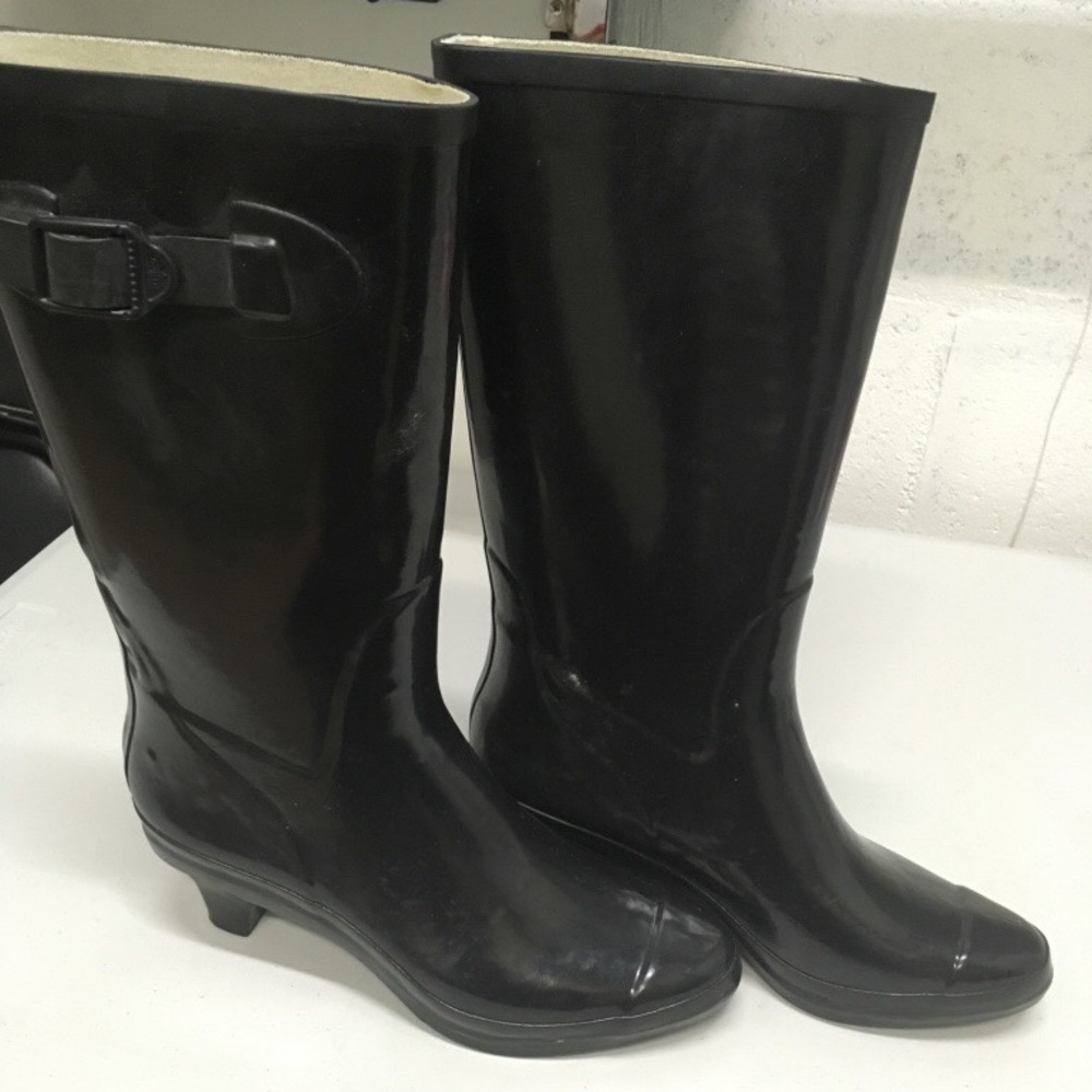 Black heeled rain boots