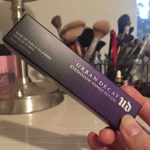 UD Eyeshadow Primer Potion