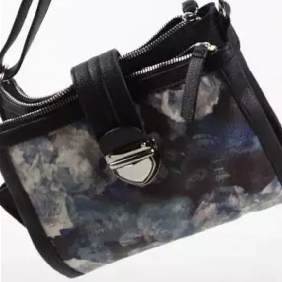 Jessica Simpson Handbags - 💰💰New Jessica Simpson Colorful Crossbody Purse💙