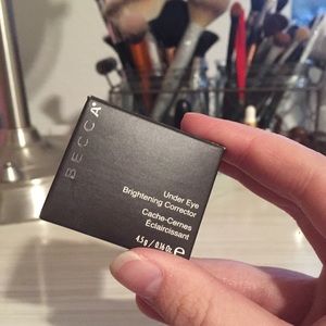 Becca Under Eye Brightening Corrector