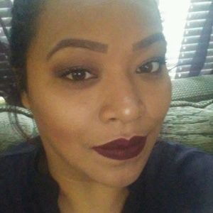 Meet your Posher, Alicia