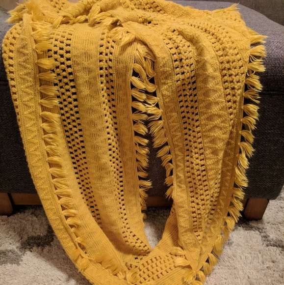Dillard's infinity scarf - Picture 1 of 3