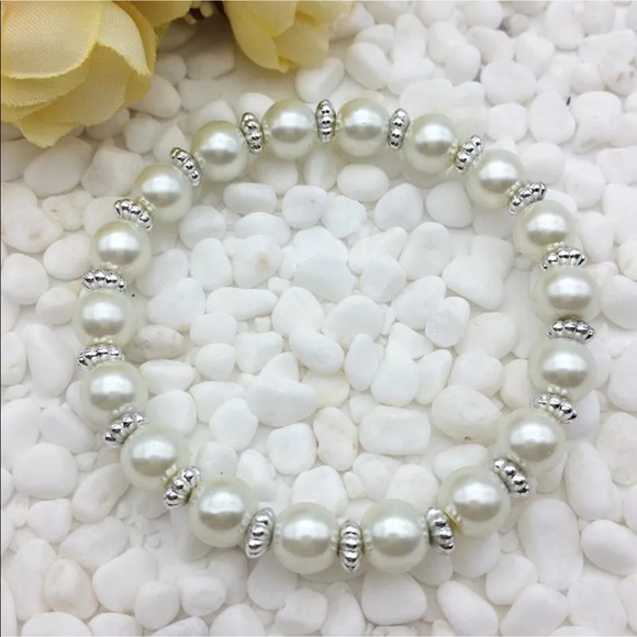 🌹HOST PICK🌹NEW WHITE 8mm Glass Pearl/Silv Stret - Picture 2 of 3