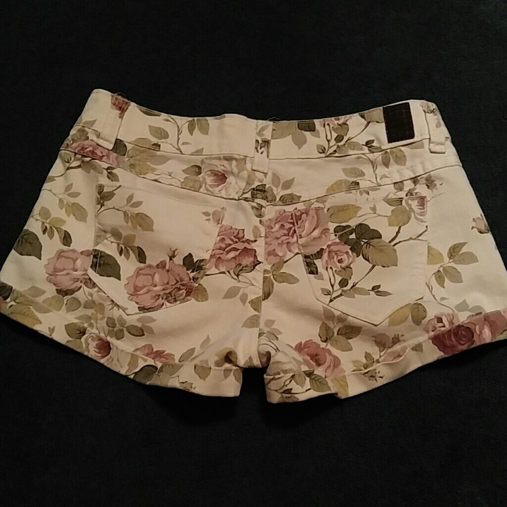 Floral shorts - Picture 2 of 4
