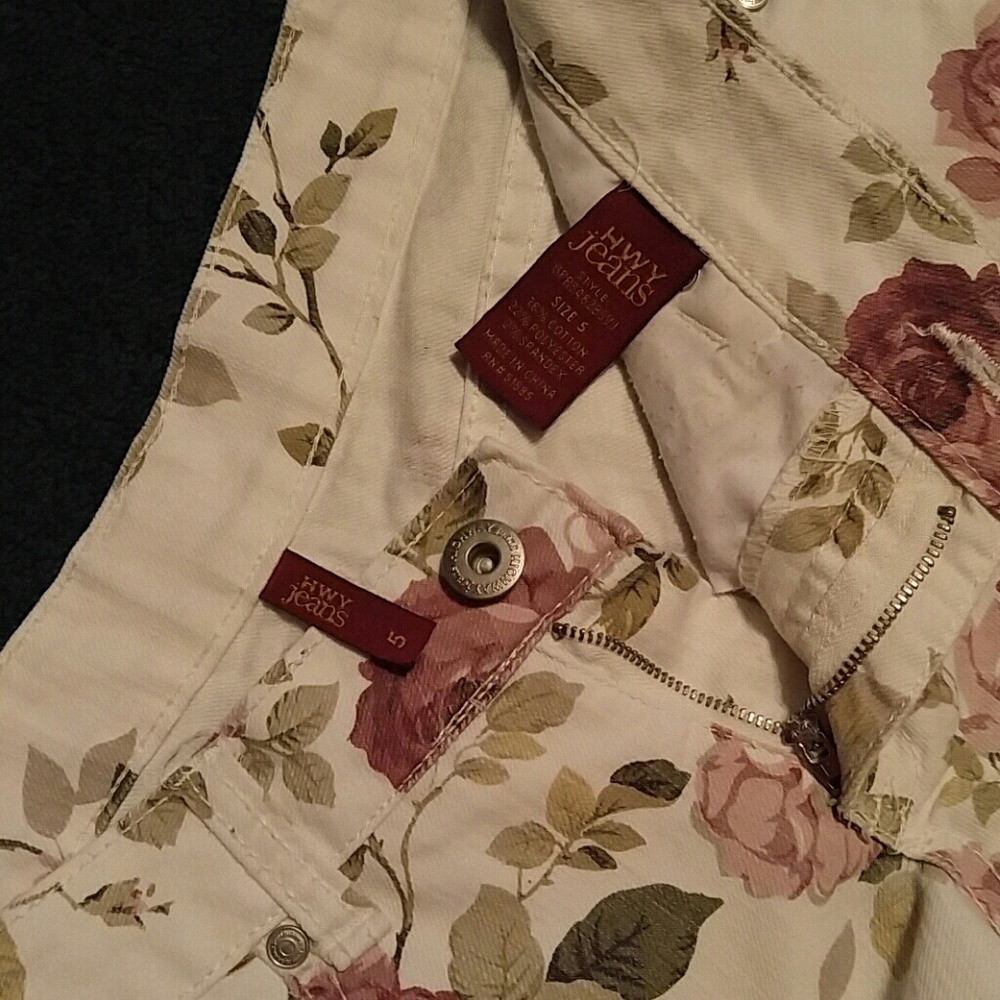 Floral shorts - Picture 3 of 4