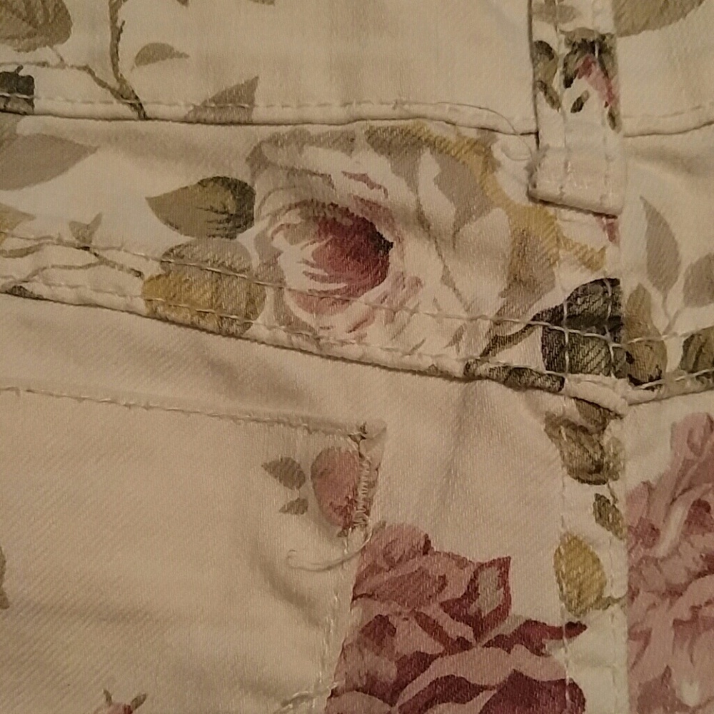 Floral shorts - Picture 4 of 4