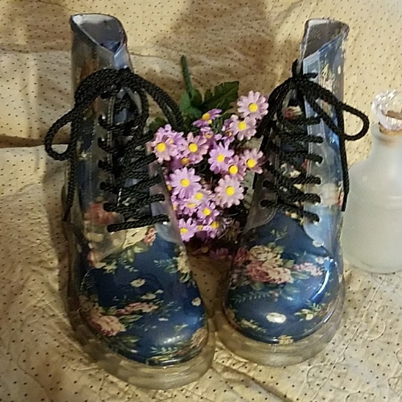 Shoes - Flower decorated plastic boots sz 7