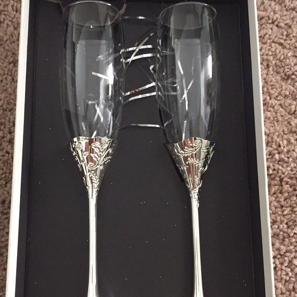 NEW!! Vera wang champagne glasses