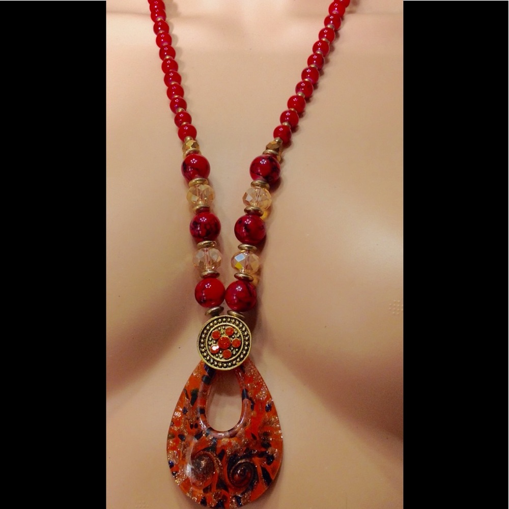 Porphyr Glass Bead Necklace with Medallion Pendant